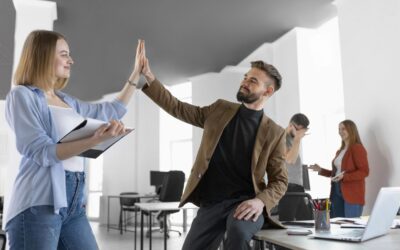 ¡El poder del aprendizaje en el trabajo! Cómo la capacitación puede crear un clima laboral sano 