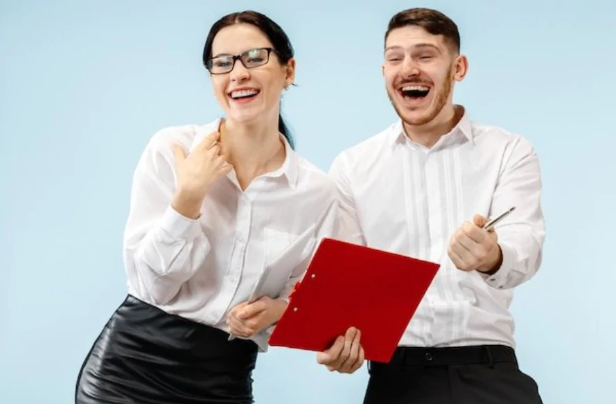 Incremento salarial anual: ¿cómo se relaciona con los beneficios de nómina? 