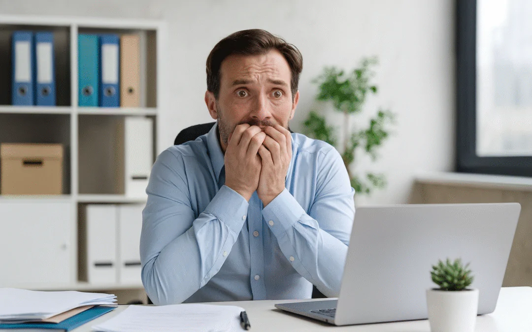 Beneficios que espantan el estrés financiero de tus colaboradores 